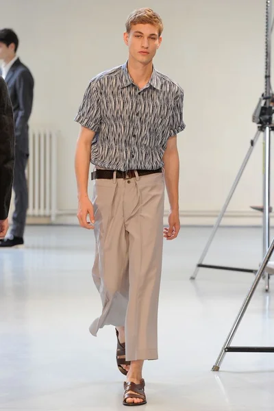 Look 12